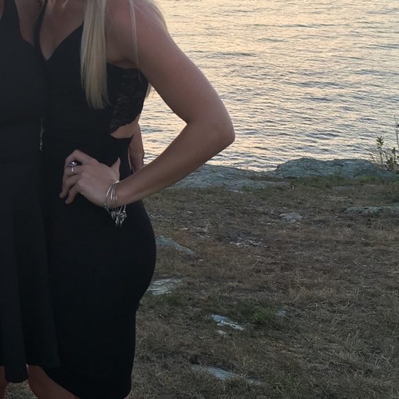 Lulu’s midi black dress - Picture 4 of 4